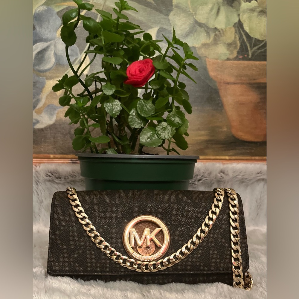 MICHAEL Michael Kors Brown Flap Wallet Sleek Design
